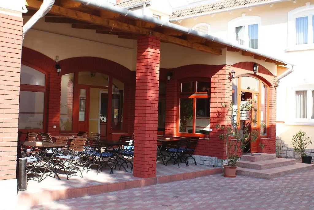 Hotel Palota City contacts
